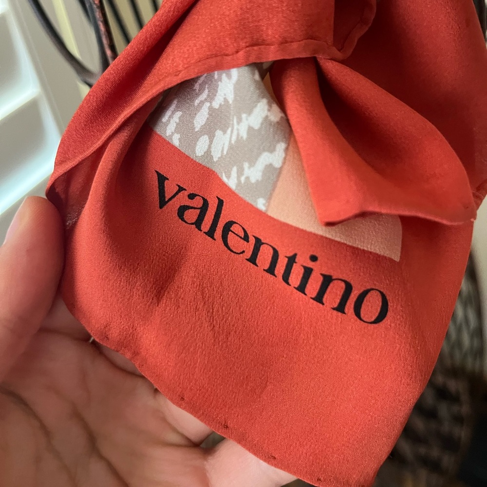 VALENTINO SCARF - Picture 2 of 4